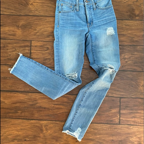 Madewell High-Rise skinny jeans with distressed knees and hem - Picture 1 of 9